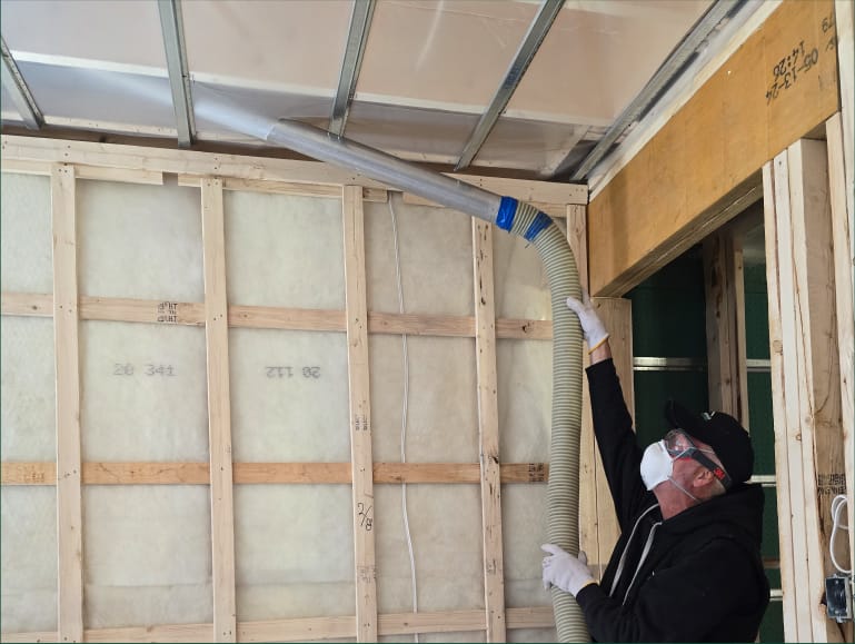 Cellulose dans un plafond.